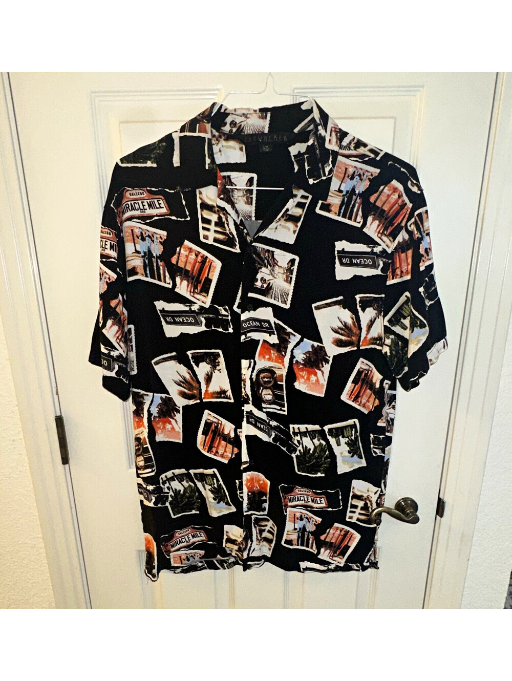 Jaywalker Men's L Rayon Black Southern California Short Sleeve Missing Buttons